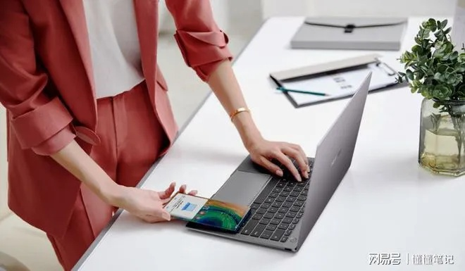 在手机和电脑上协同工作,选择正确的软件组合是至关重要的。为了满足移动办公的需求,以下是推荐的三到五款协同工作软件组合,它们通过云同步实现无缝衔接,并且特别强调了行摄官方下载以及其版本确保问题解析_高级款_v4.400。